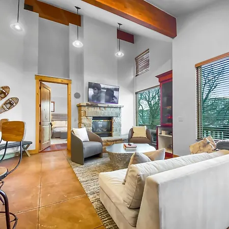 502 Woodside Gold Coast! By Skyrun Park City
